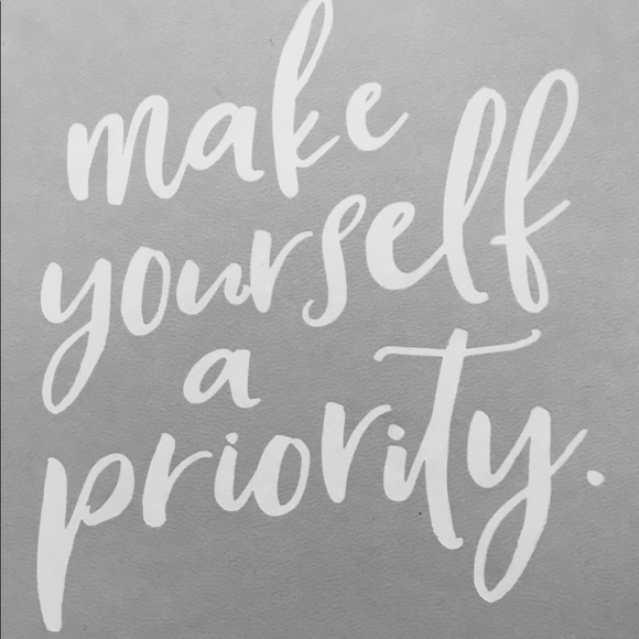 LUCKY YOU!  WELCOME TO @vaikas CLOSET ... - Picture 1 of 1